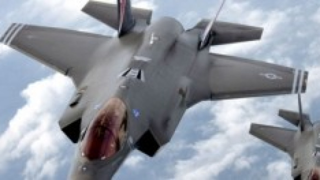 Due F35 in volo durante esercitazioni