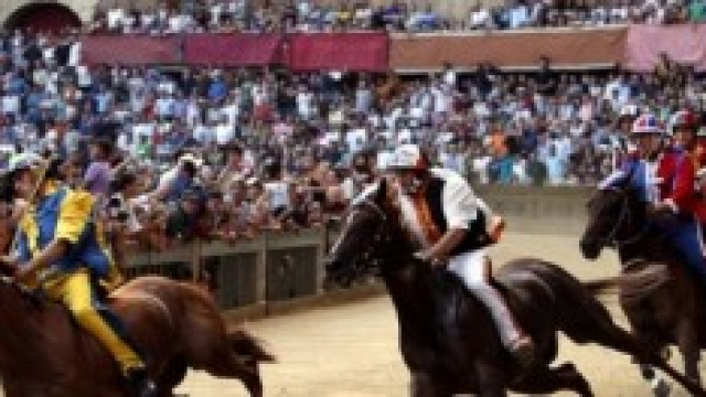 Il 'Drago' vince il Palio di Siena