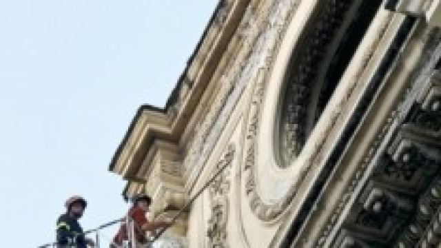 Pompieri accorsi a tamponare il crollo