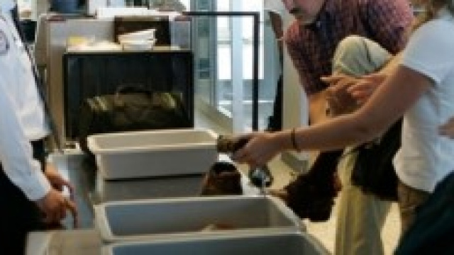 USA, vietato imbarcarsi con il telefono scarico