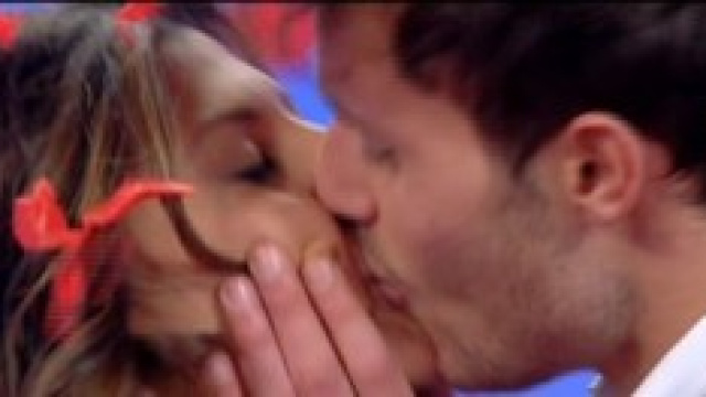 il bacio della scelta tra Giorgia e Manfredi