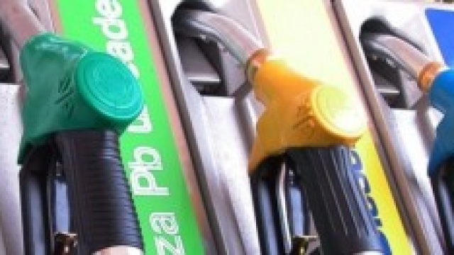 rincari estivi sul prezzo della benzina