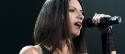 Laura Pausini ense&ntilde;a la entrepierna en Lima