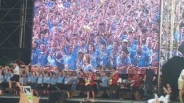 Il palco da "concerto rock" a san Rossore