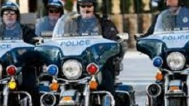 Ucciso ragazzo di colore da un agente di polizia 