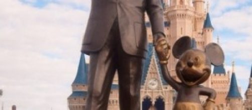 Mickey Mouse de la mano de su creador.