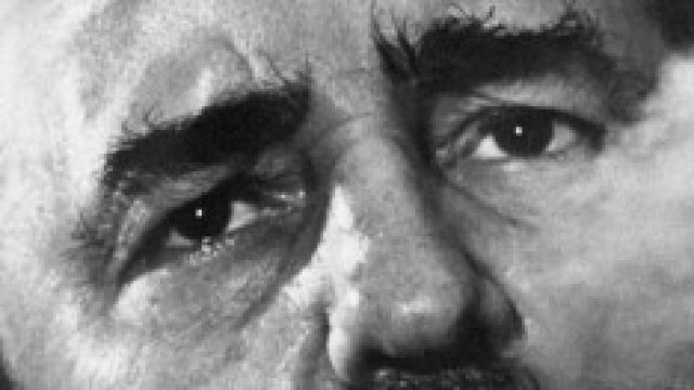 Fidel Castro fuma il suo Avana