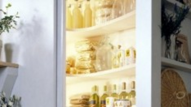 Dispensa provenzale ricavata in uno stanzino