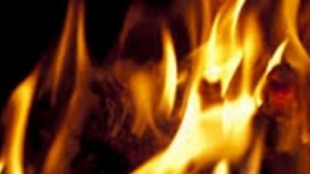 D&agrave; fuoco al compagno che molestava la figlia