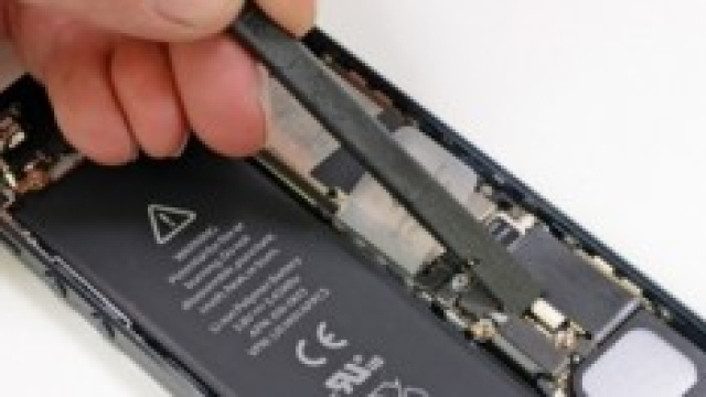 Il vano batteria di iPhone5