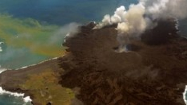 Isola vulcanica in formazione
