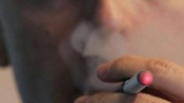 La sigaretta elettronica vietata nei luoghi chiusi