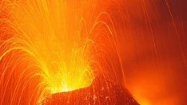 Vulcano Stroboli in eruzione