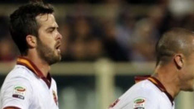 Pjanic festeggia il goal di Nainggolan