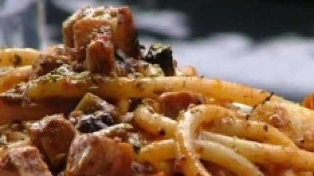 Ricetta Bucatini al rag&ugrave; di pesce spada