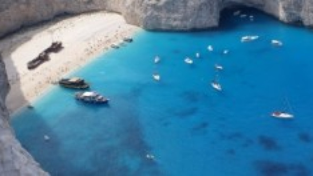 L'isola del relitto abbandonato