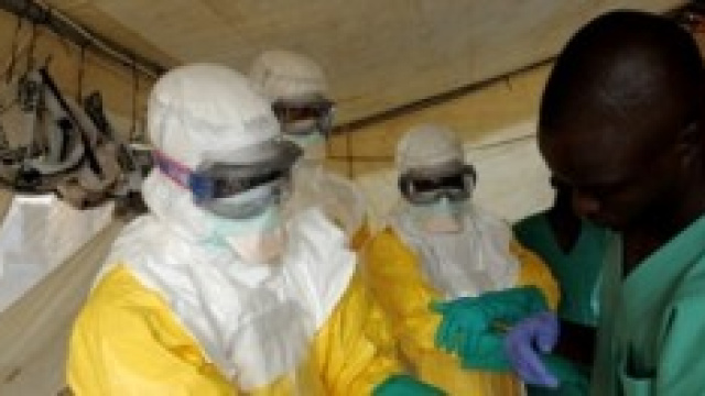 Medici in prima linea contro l'epidemia di Ebola