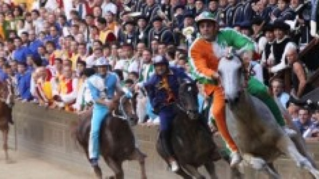 Una scena del Palio dell'Assunta a Siena 