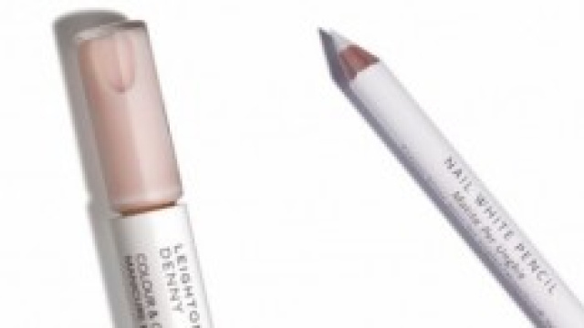 Matita bianca uno strumento utile per la manicure