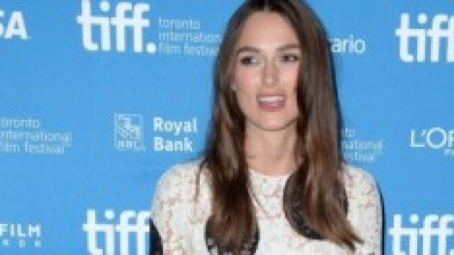 Keira Knightley a Toronto in Dolce e Gabbana