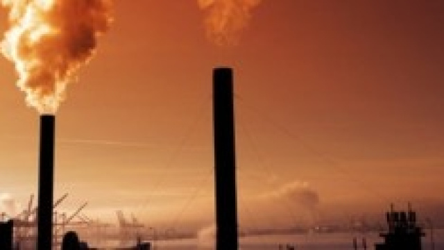 L'industria contribuisce all'inquinamento