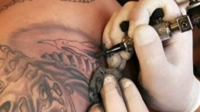 Tatuaggi sicuri: in arrivo nuove regole UE