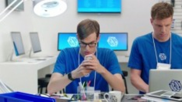Un'immagine della parodia realizzata da Samsung