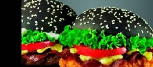 Hamburguesa negra, la novedad