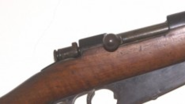 Uccide la moglie a colpi di fucile