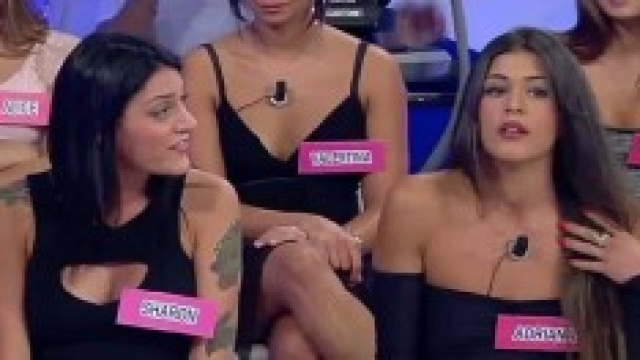 Adriana e Sharon, primo "contatto"
