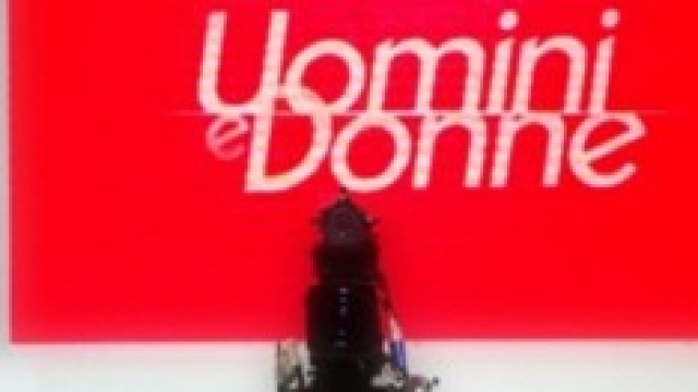 Uomini e donne replica oggi 15 settembre