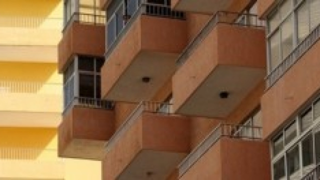 Due ragazzi precipitano dal 7&deg; piano