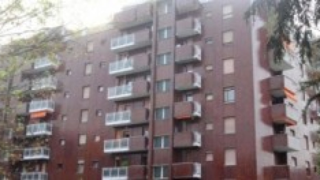 Il complesso condominiale di via Novaro a Milano