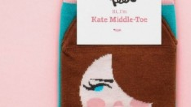 Kate Middleton versione cartoon ora sui calzetti 