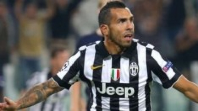Tevez esulta dopo il gol al Malmo