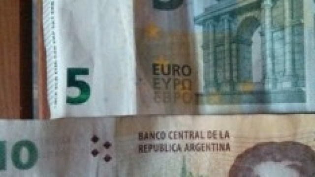 Al cambio ufficiale l'euro vale 10,70 pesos