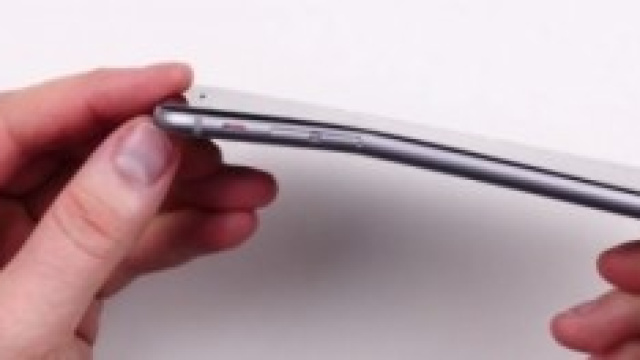 Danni strutturali sull'iPhone 6 all'altezza volume