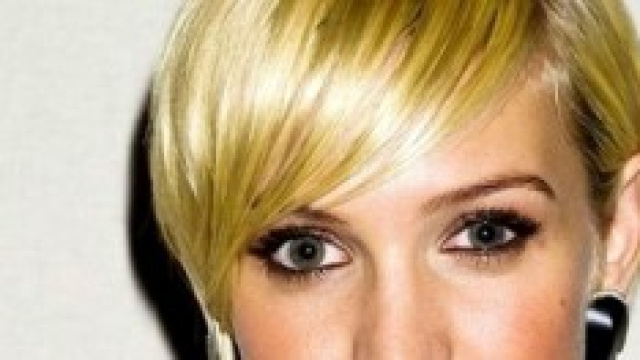 Ashlee Simpson, capelli corti