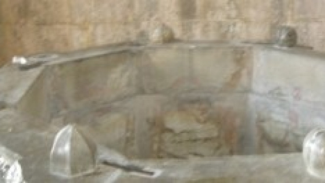 Bimbo annega in una fonte battesimale