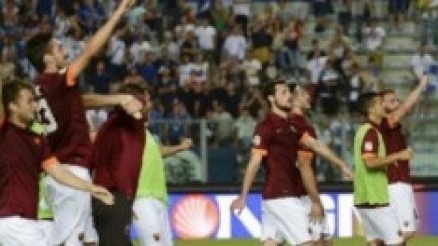 Esultanza dei giocatori della Roma a fine partita