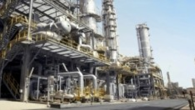 I raid contro le raffinerie dell'Isis.