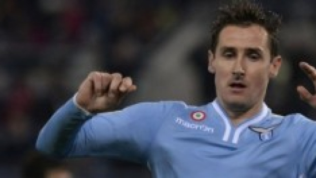 l'attaccante biancoceleste Klose