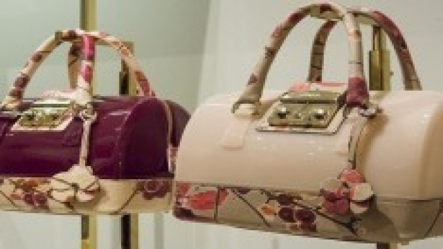 borse rigide decorate con fiori e color sangria