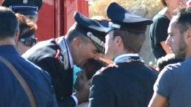 Esplosione, morti due bimbi, mamma distrutta