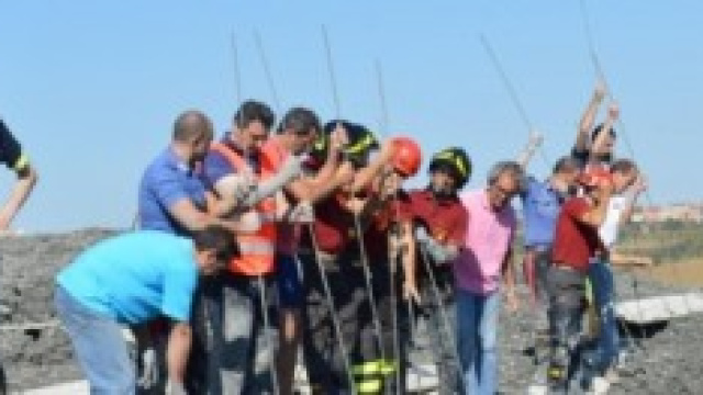 Esplosione vulcanelli, morti 2 bimbi: rabbia su Fb