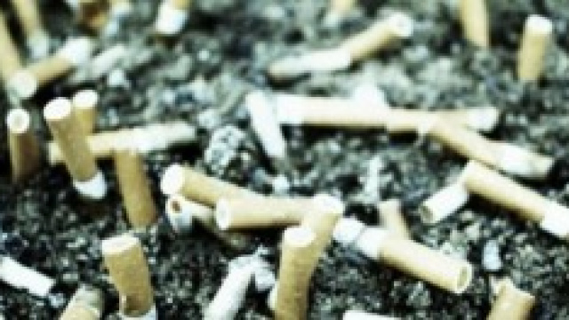 Mozziconi di sigarette a terra