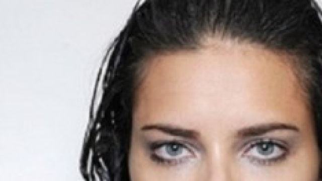 Taglio di capelli, scuri ed ad effetto bagnato
