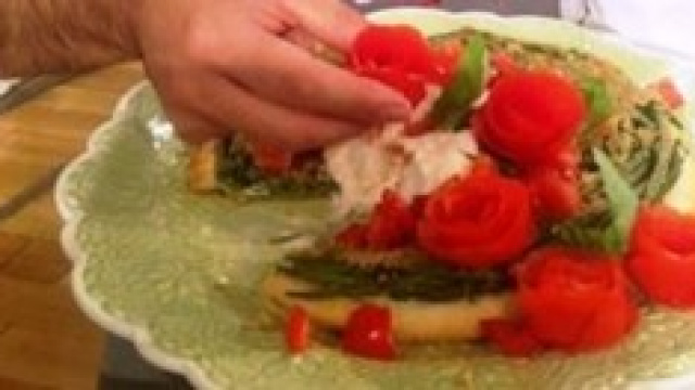 Tarte tatin con fagiolini mozzarella e pomodori