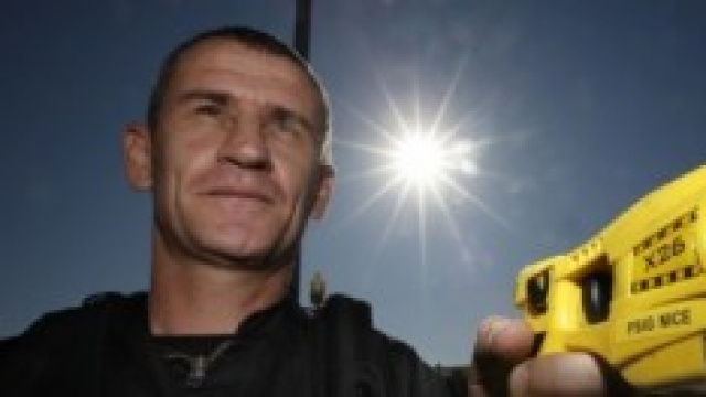Taser, la pistola elettrica per i poliziotti