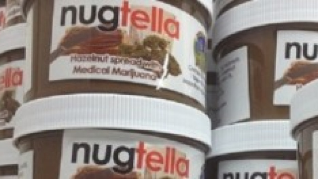 immagine dei barattoli di crema alla marijuana